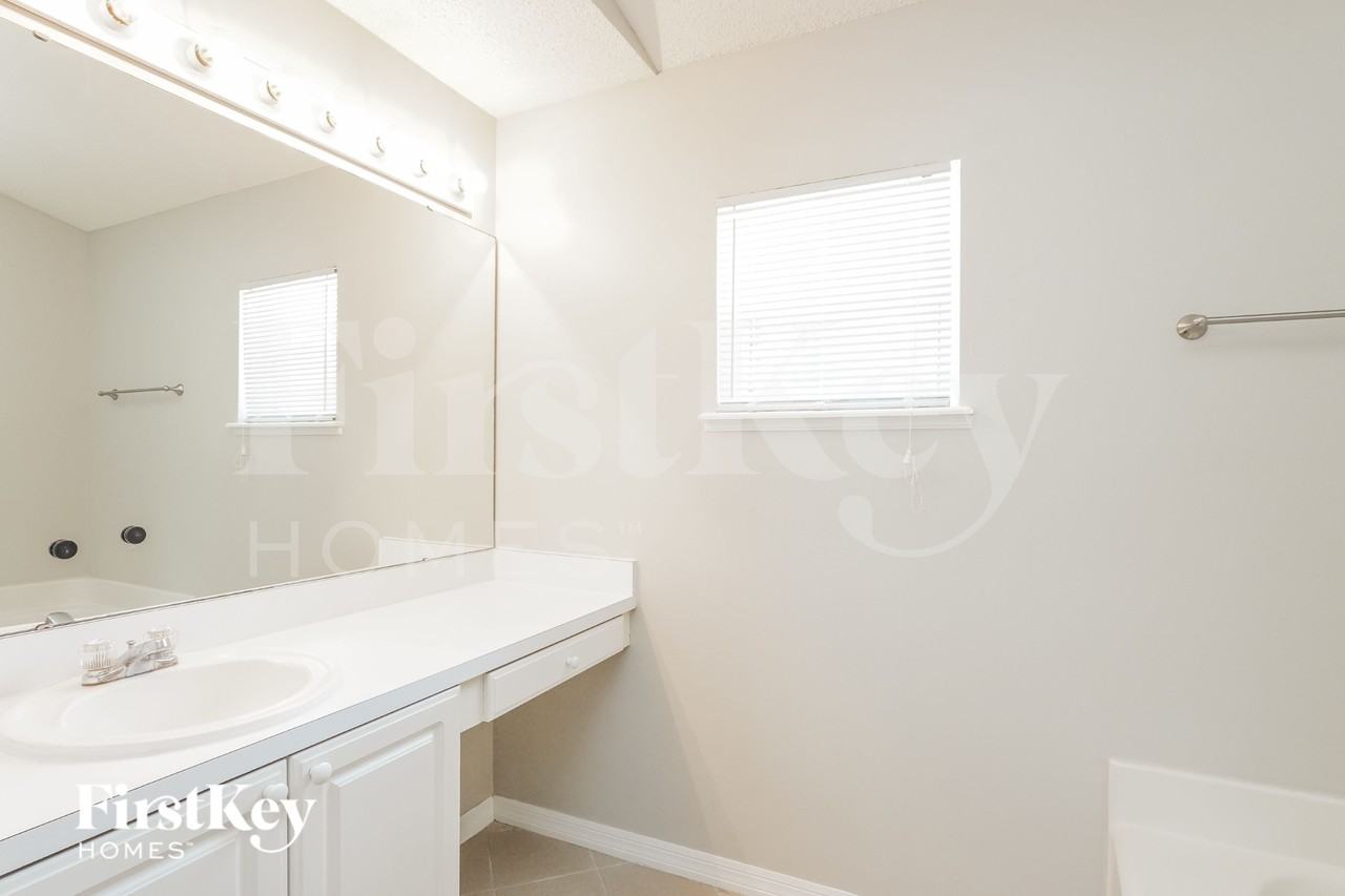 729 Pincon Ln - Photo 7 of 15