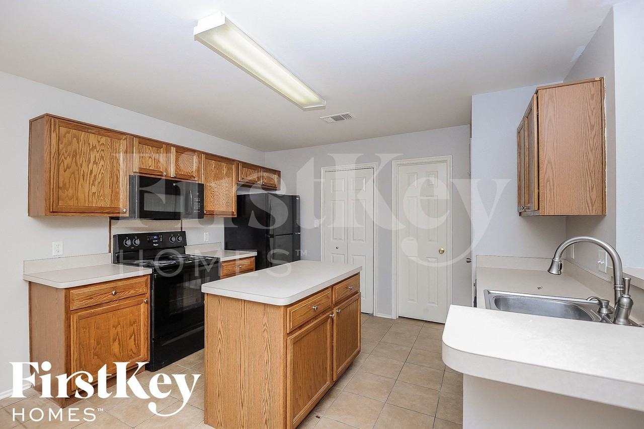 729 Pace Dr - Photo 7 of 15