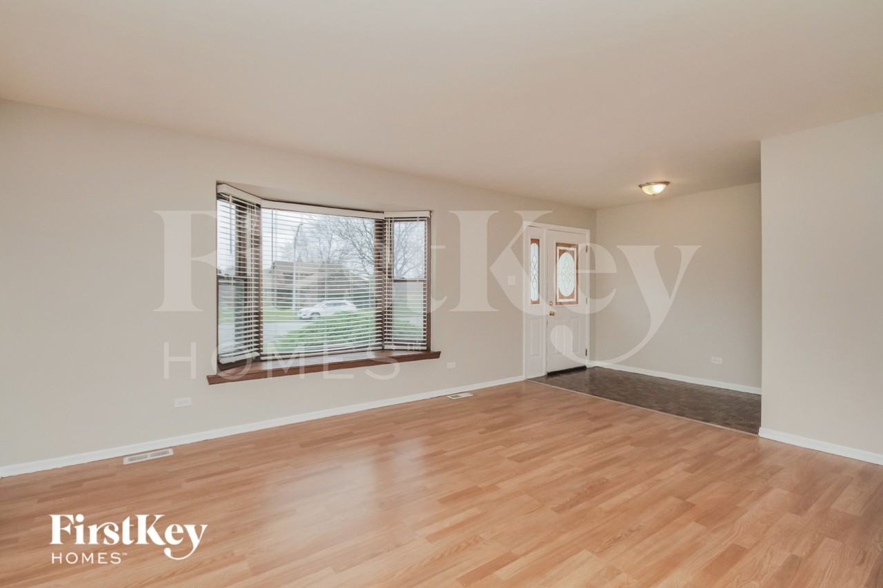 6048 White Birch Ln - Photo 3 of 19