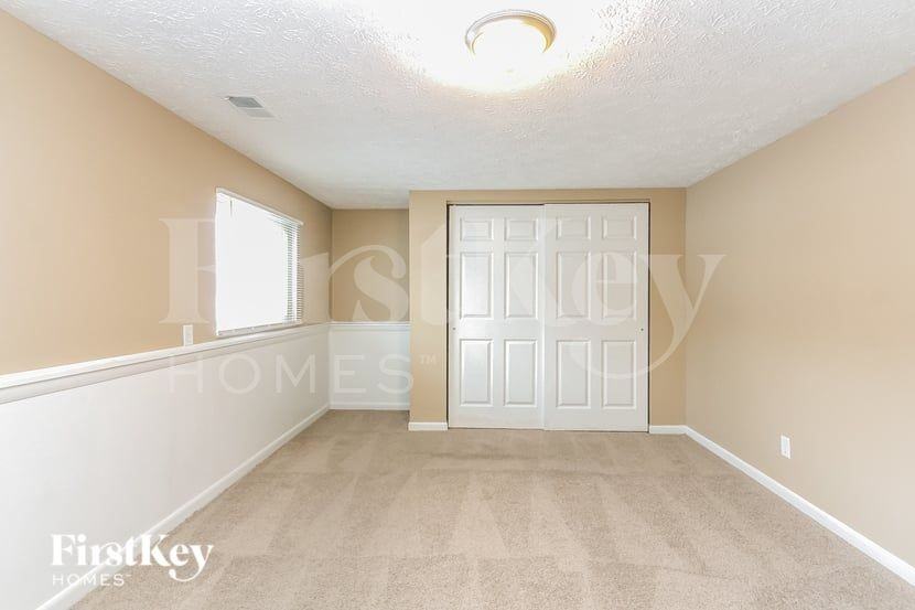 3967 Pineview Ln - Photo 5 of 15