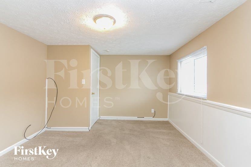 3967 Pineview Ln - Photo 6 of 15