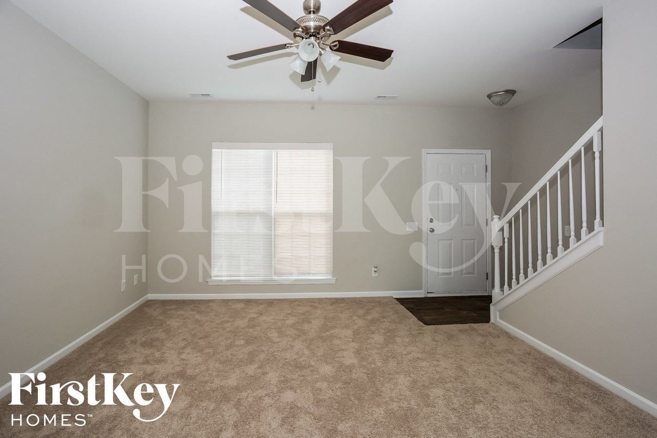 2518 Fairstone Ave - Photo 5 of 15