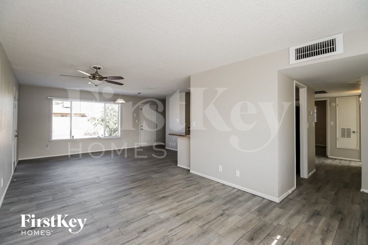 2030 E Aspen Ave - Photo 3 of 15