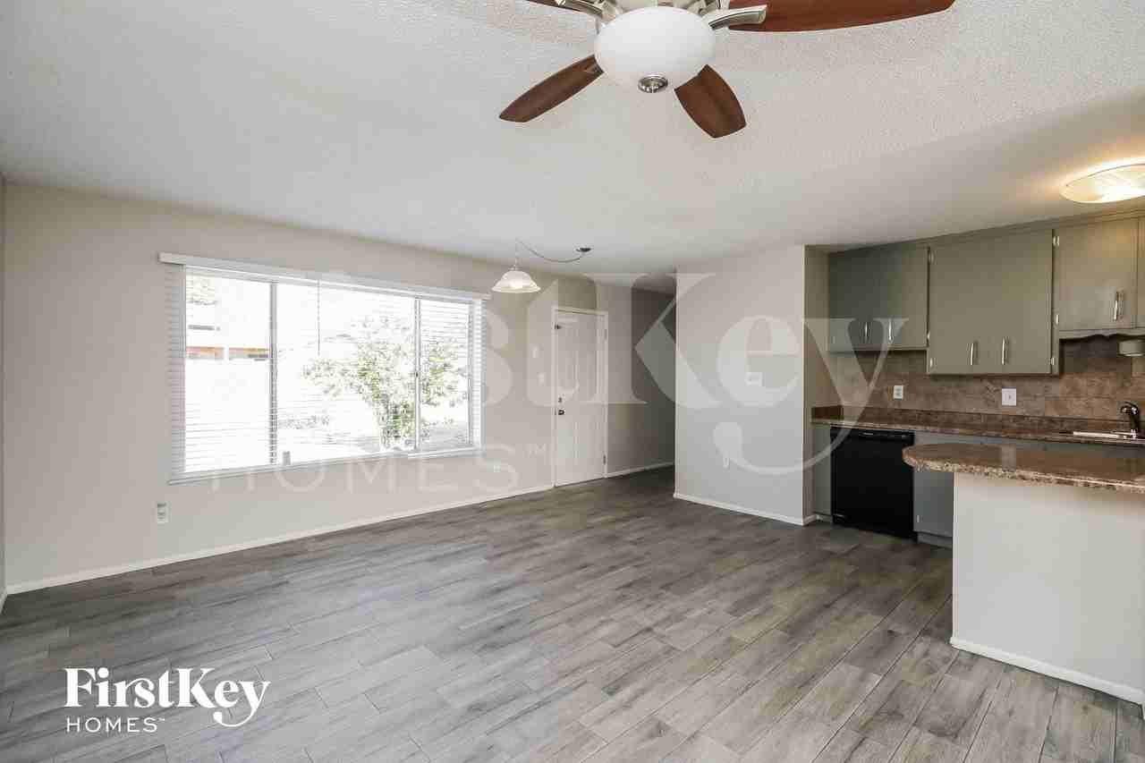 2030 E Aspen Ave - Photo 4 of 15