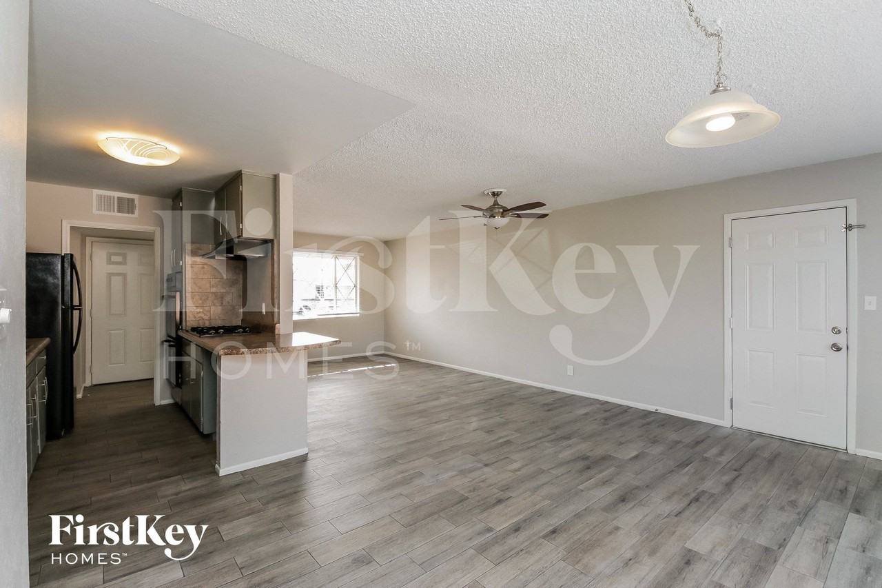 2030 E Aspen Ave - Photo 6 of 15