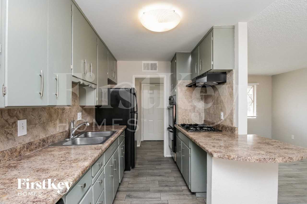 2030 E Aspen Ave - Photo 7 of 15