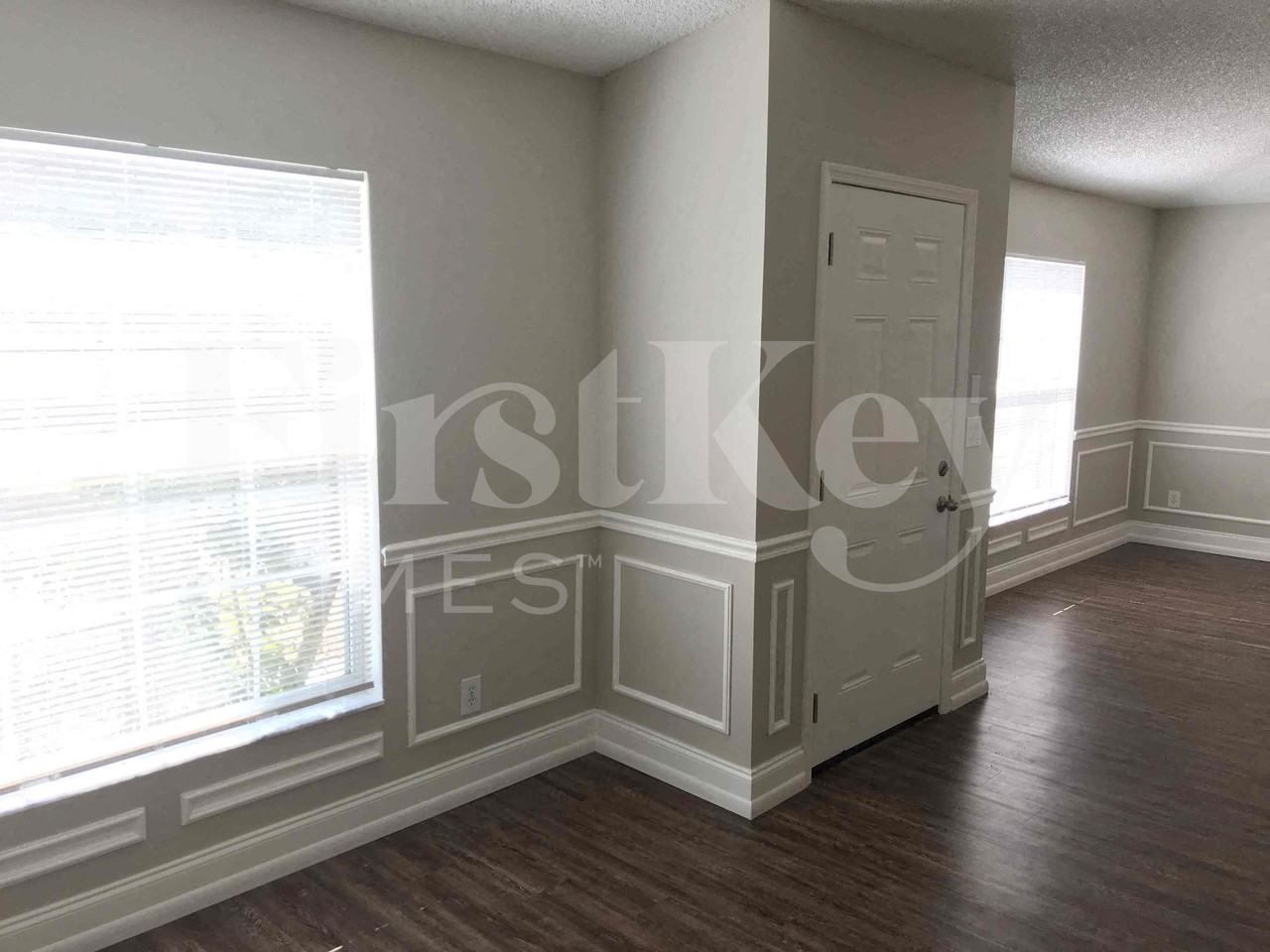 1609 Whiting St Se - Photo 2 of 32