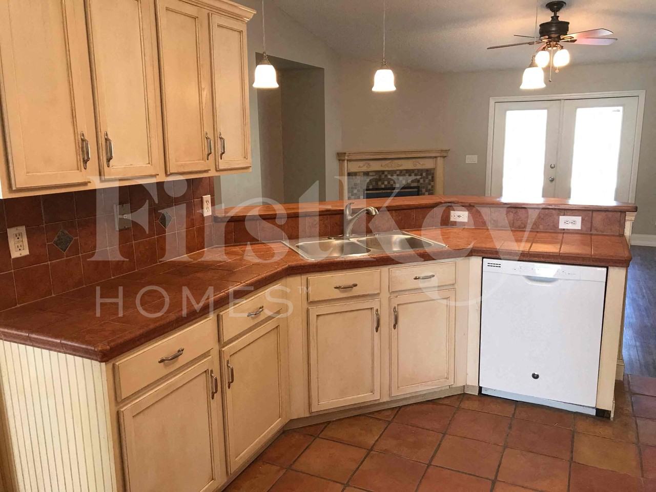 1609 Whiting St Se - Photo 7 of 32