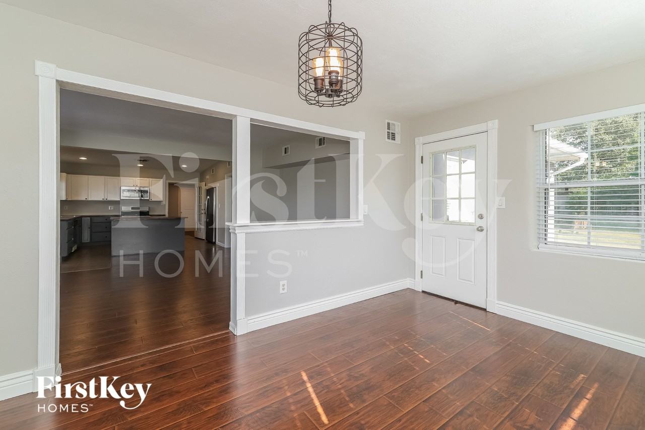 1501 Berwyn Rd - Photo 4 of 15