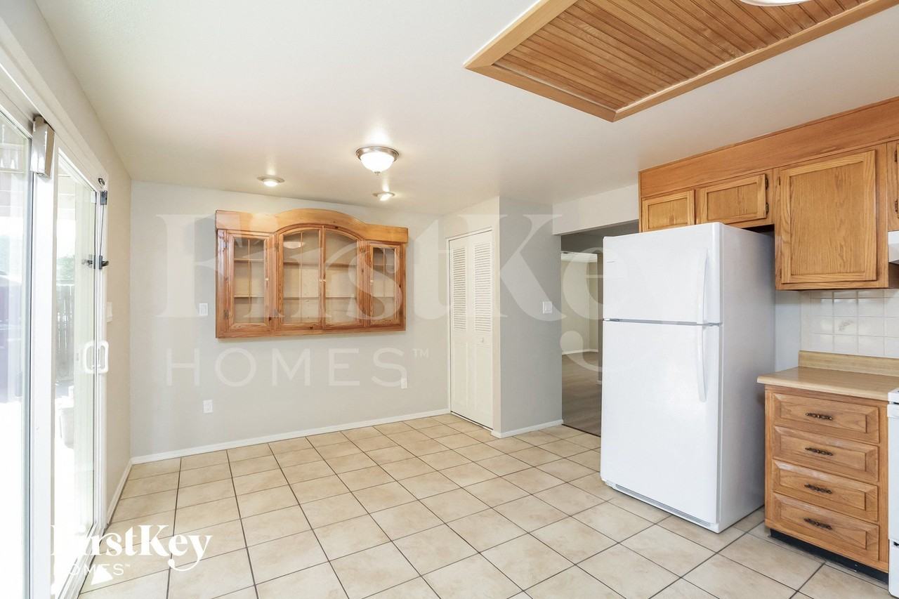 13249 N 14th Dr - Photo 6 of 15