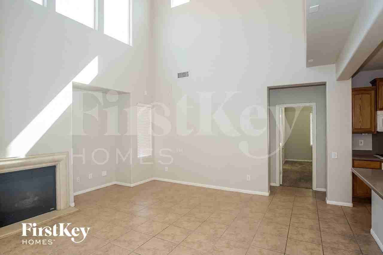 10387 Howling Coyote Ave - Photo 2 of 15