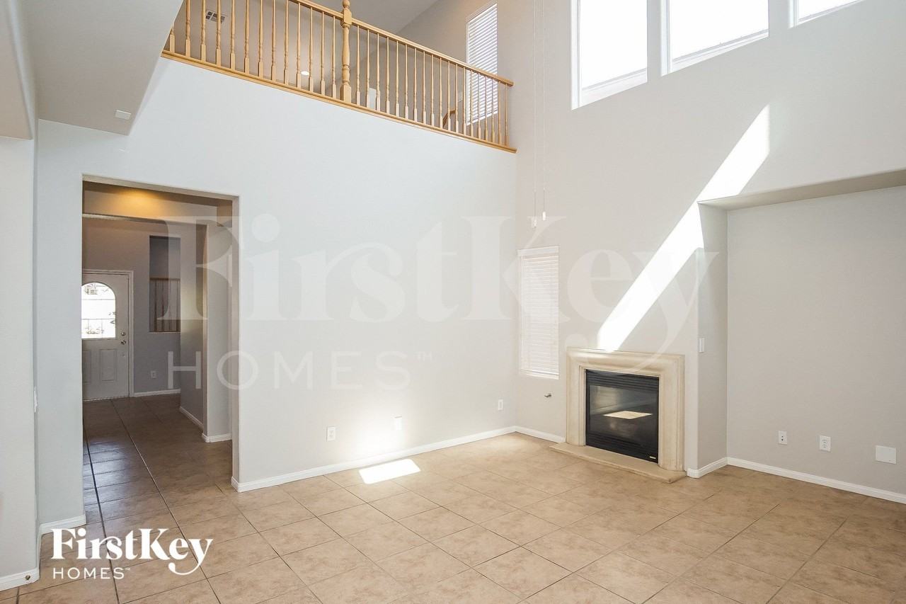 10387 Howling Coyote Ave - Photo 3 of 15