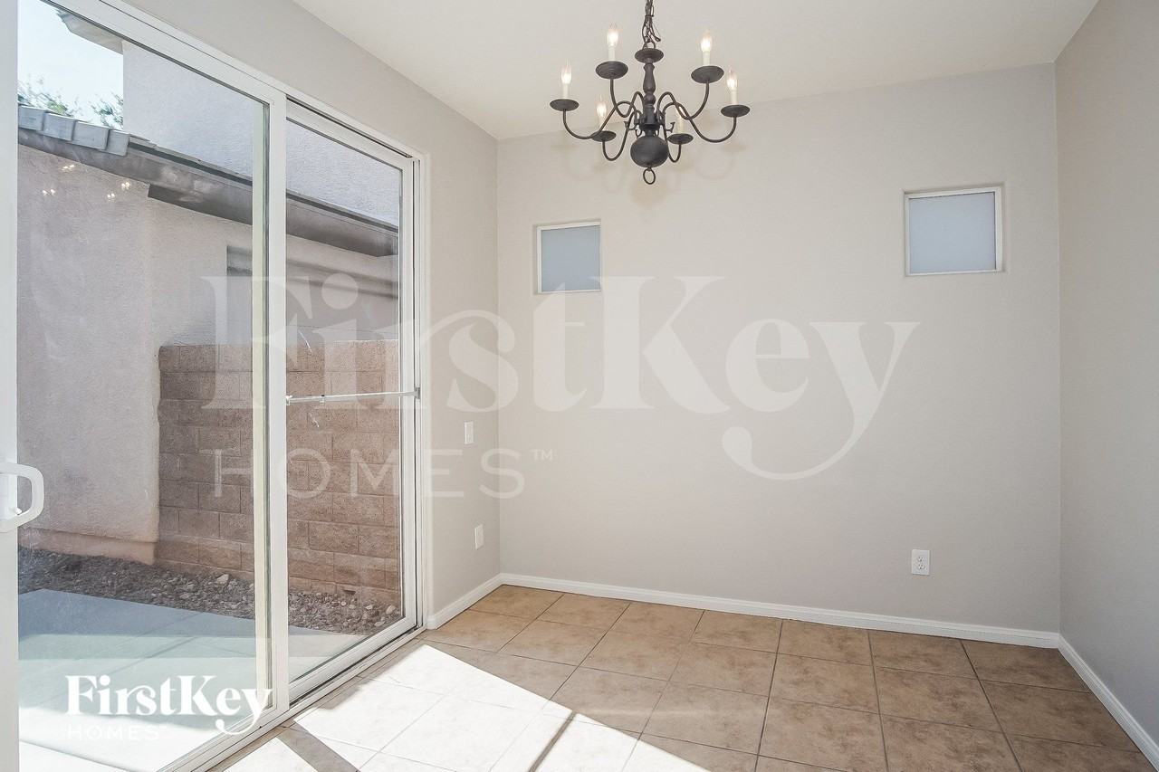 10387 Howling Coyote Ave - Photo 5 of 15