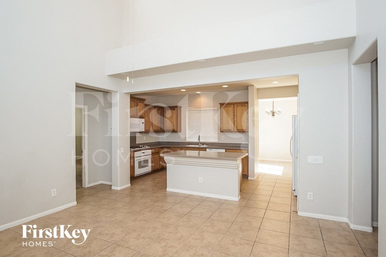 10387 Howling Coyote Ave - Photo 6 of 15