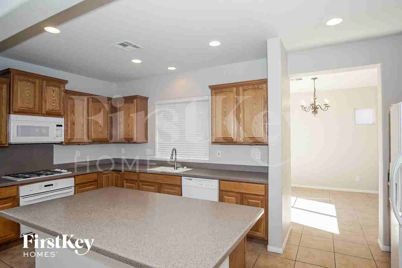 10387 Howling Coyote Ave - Photo 7 of 15