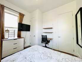 Private Bedroom in 5 Bedroom/2 Bathroom Home - Photo 1 of 1