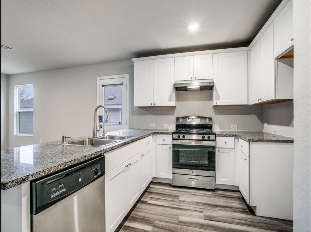 5539 Midcrown Dr - Photo 5 of 13