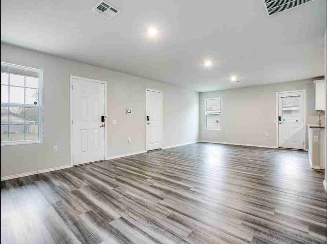 5539 Midcrown Dr - Photo 6 of 13