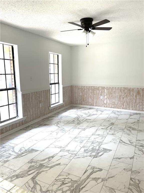 105 Wildwood Dr - Photo 4 of 21