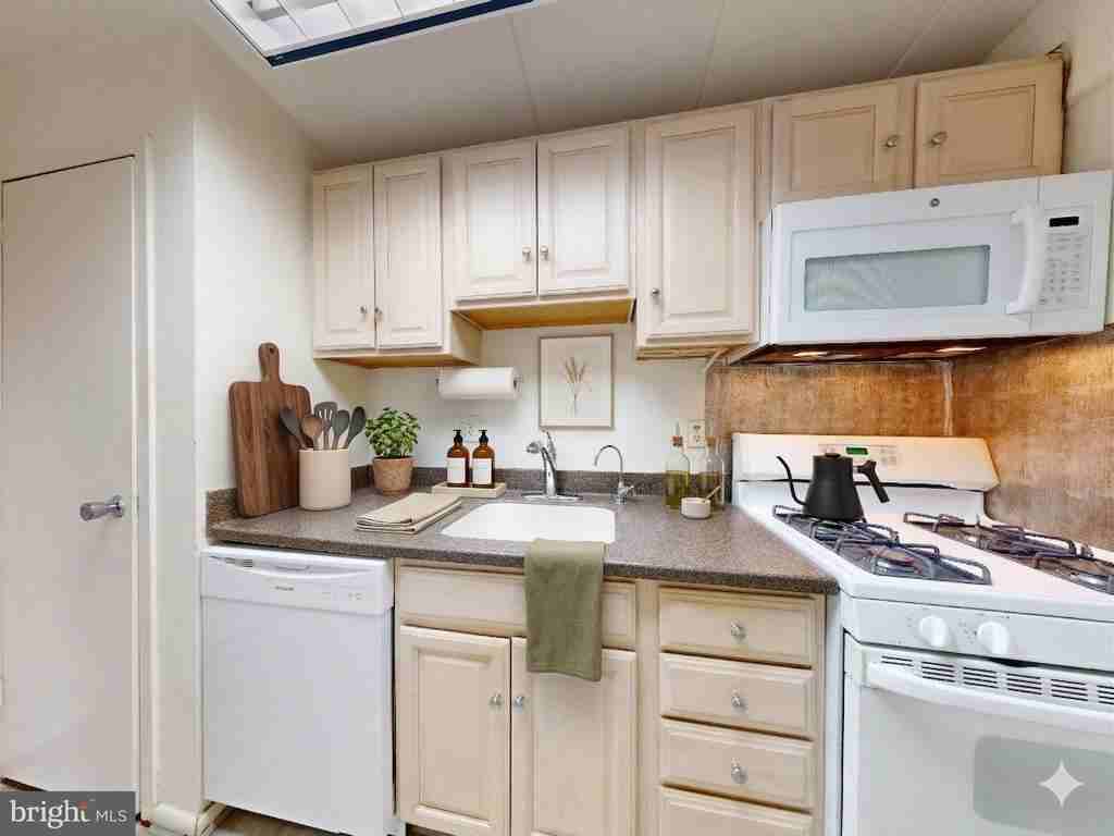 2629 Fort Farnsworth Rd ##276 - Photo 4 of 38