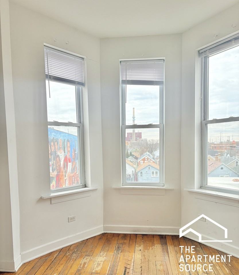 1112 W 18th St #4F - Photo 2 of 8