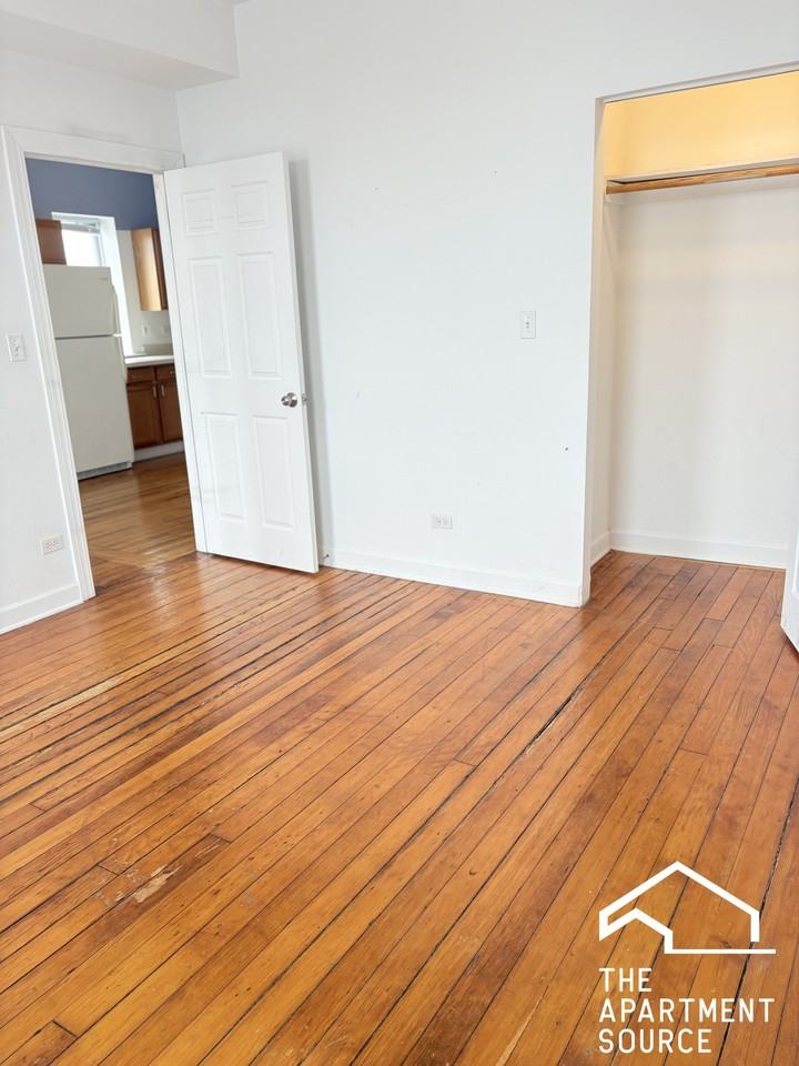 1112 W 18th St #4F - Photo 3 of 8