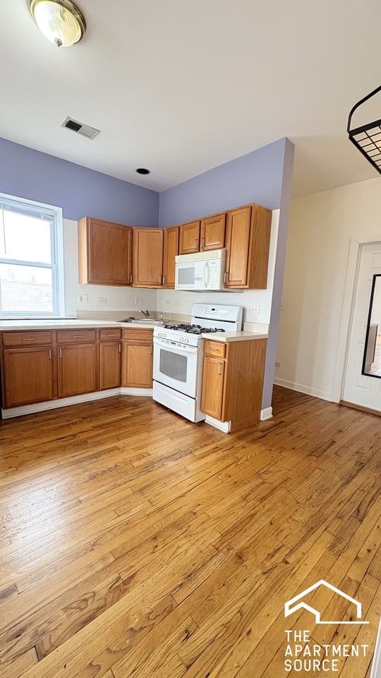 1112 W 18th St #4F - Photo 5 of 8