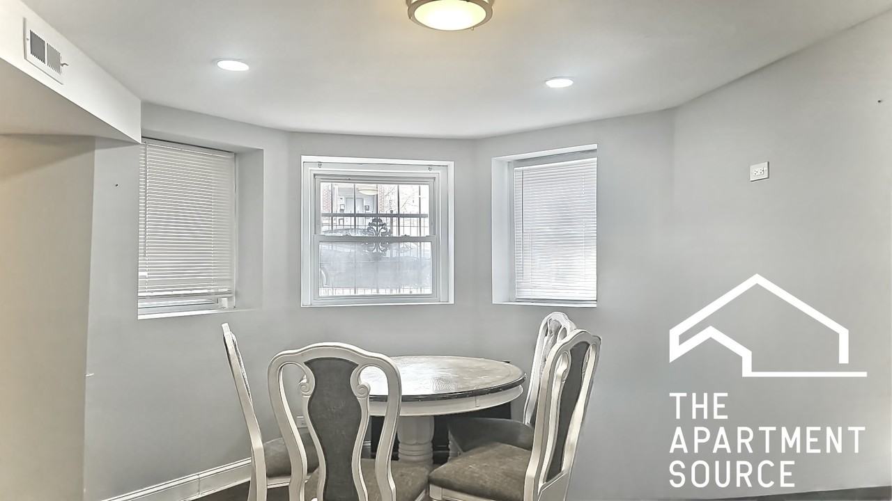 3539 W Grenshaw St #G - Photo 4 of 15