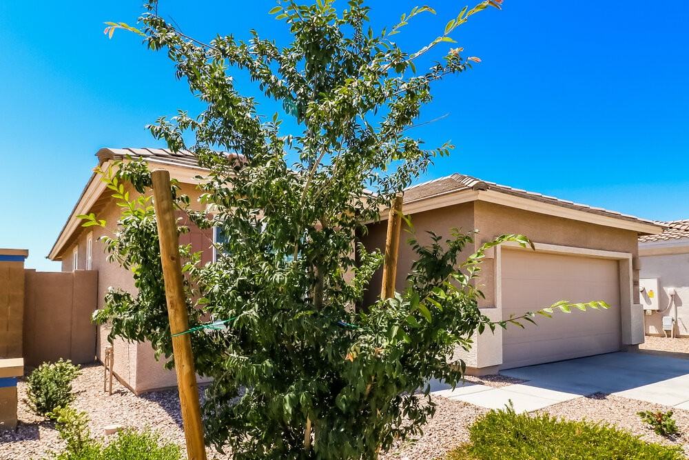 20251 W Buchanan St - Photo 3 of 16