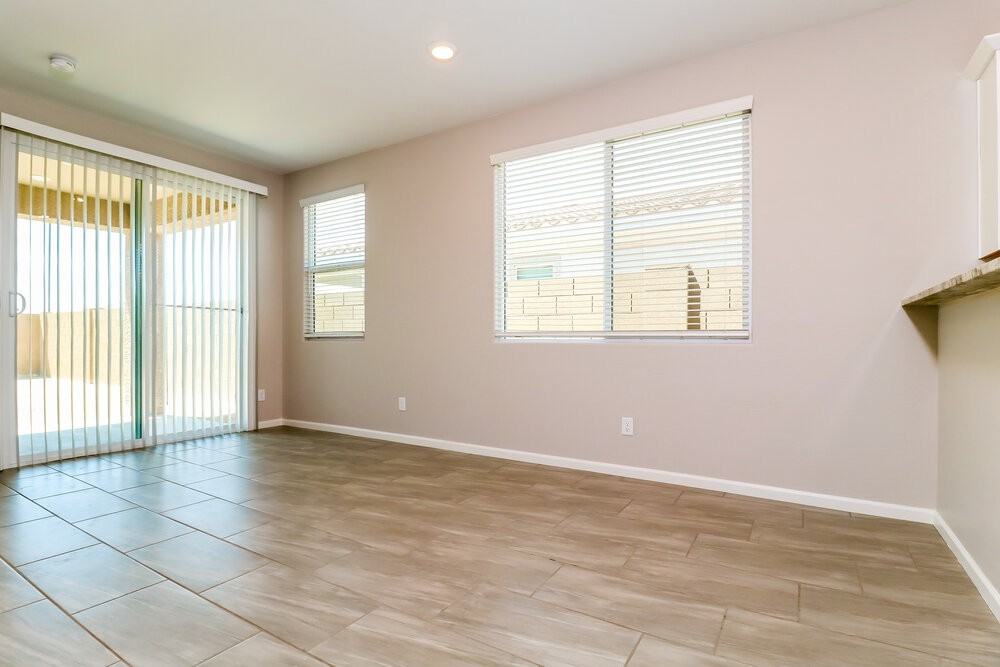 20251 W Buchanan St - Photo 5 of 16