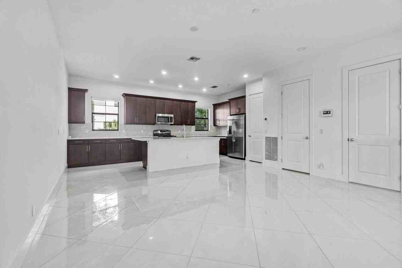 7115 Edison Pl - Photo 6 of 12