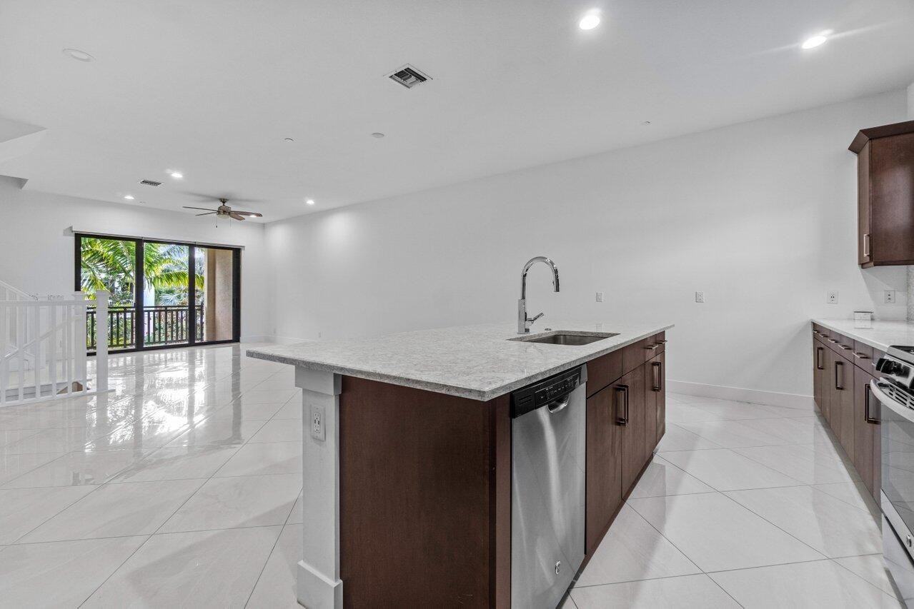 7115 Edison Pl - Photo 4 of 12