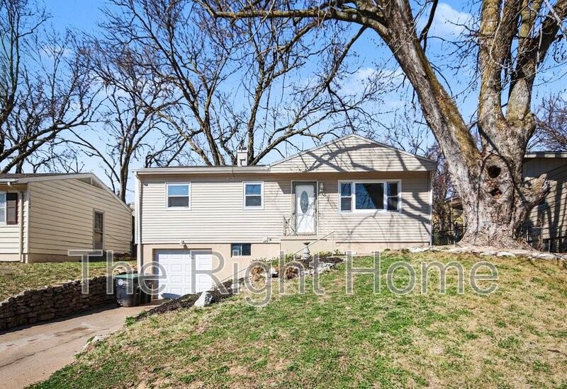 1606 Cole Creek Dr - Photo 2 of 24