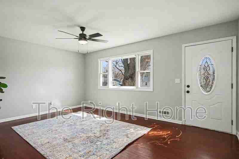 1606 Cole Creek Dr - Photo 4 of 24