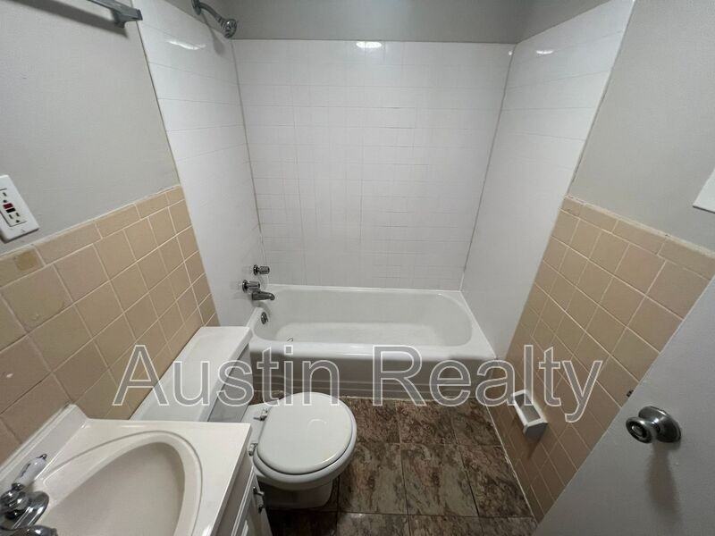 9111 Olive Blvd #2C - Photo 7 of 7