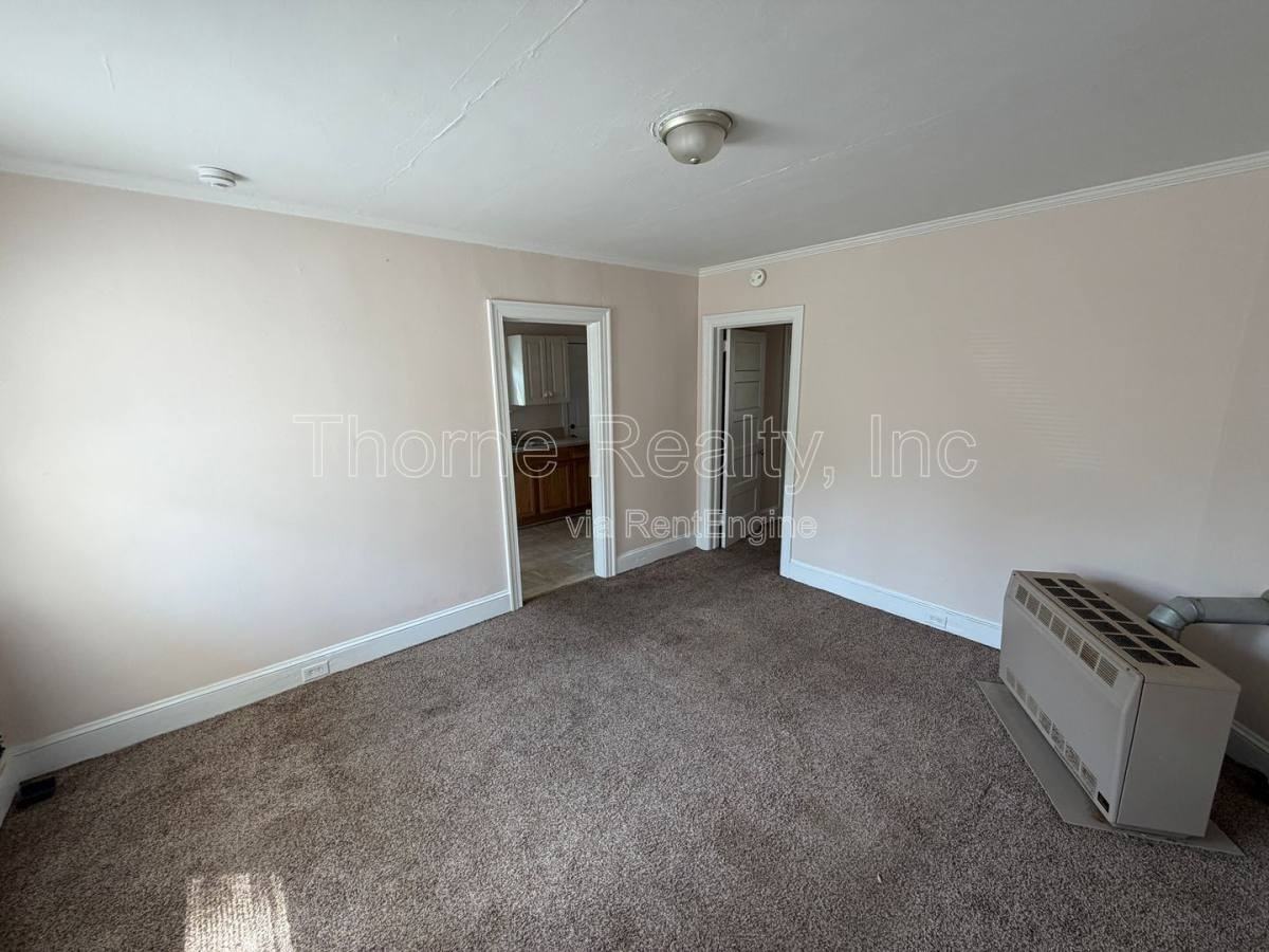 218 S Vyne St - Photo 3 of 10