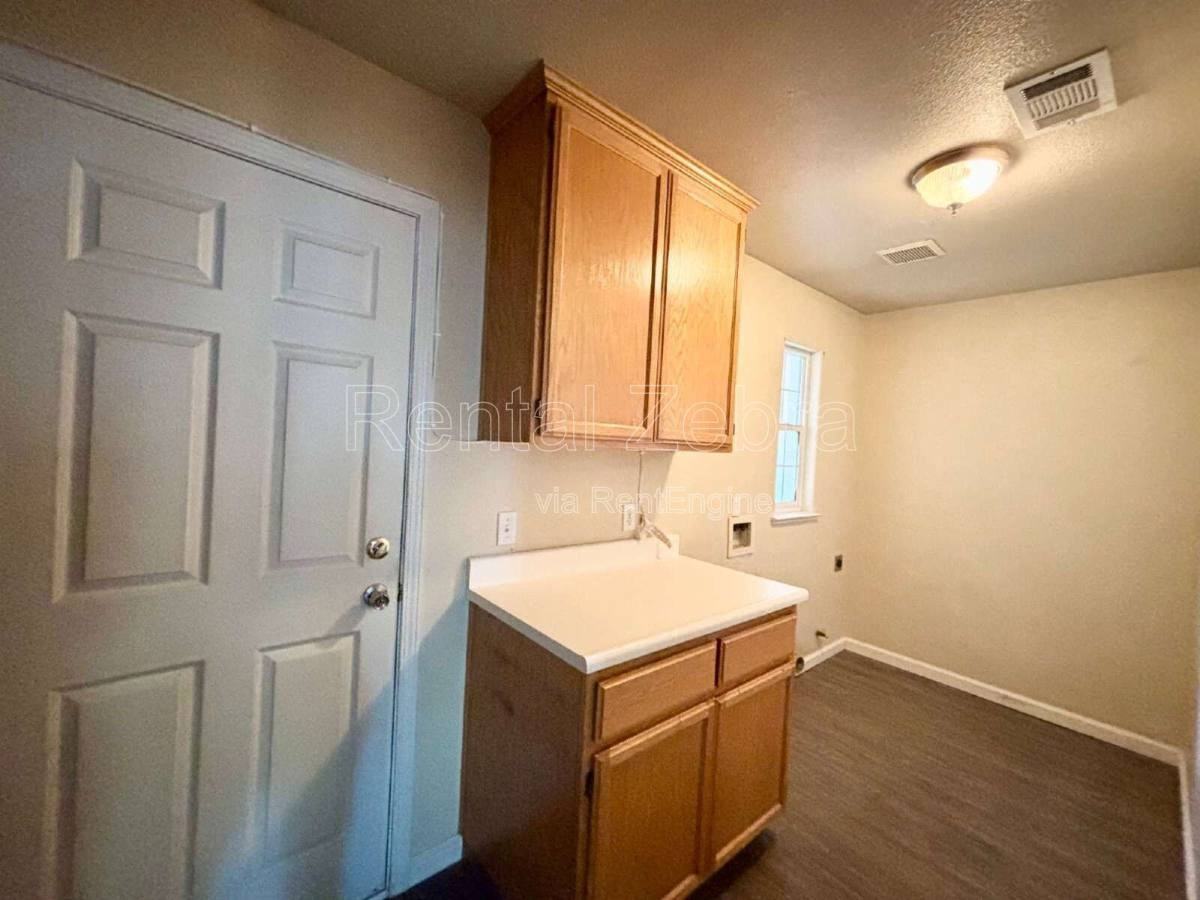 736 Redwing Dr - Photo 3 of 10