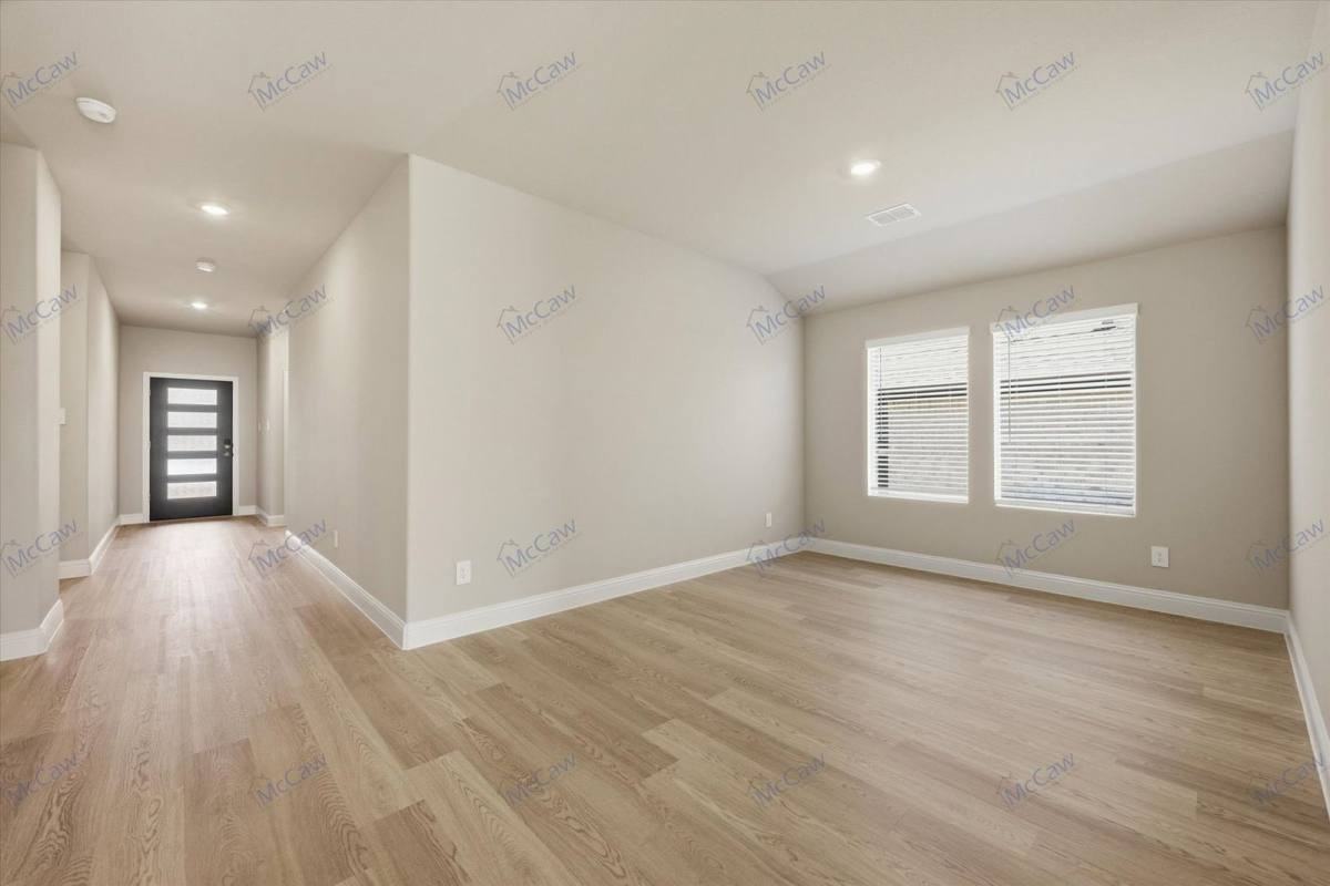 811 London Town Dr - Photo 2 of 10