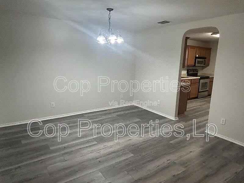 307 Lucille - Photo 3 of 10