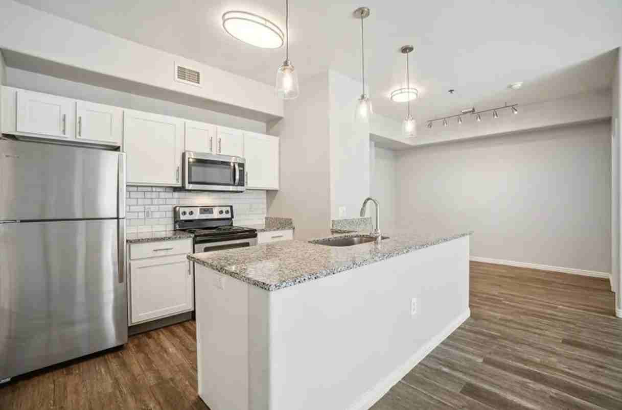 137 Sw - Photo 2 of 17