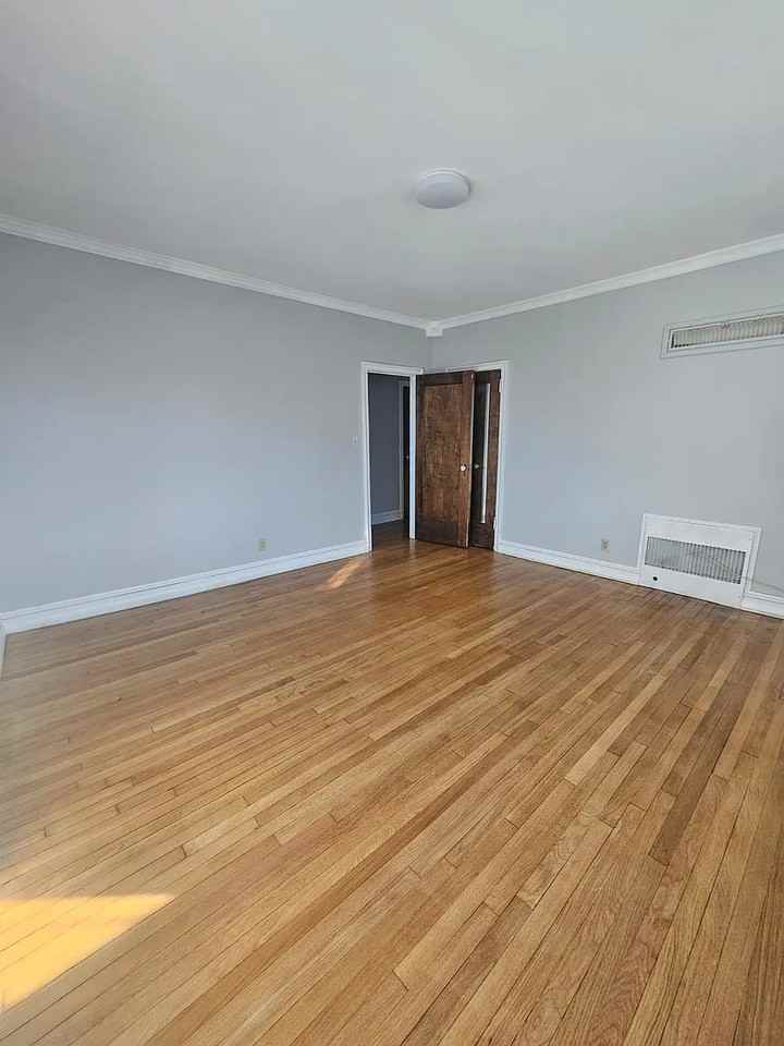 330 Laurel St - Photo 7 of 7