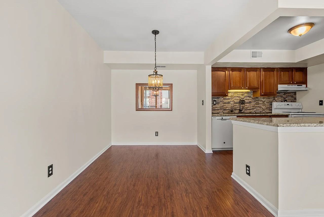 742 W Kilgore Rd - Photo 2 of 11