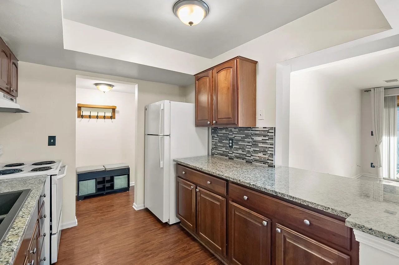 742 W Kilgore Rd - Photo 3 of 11