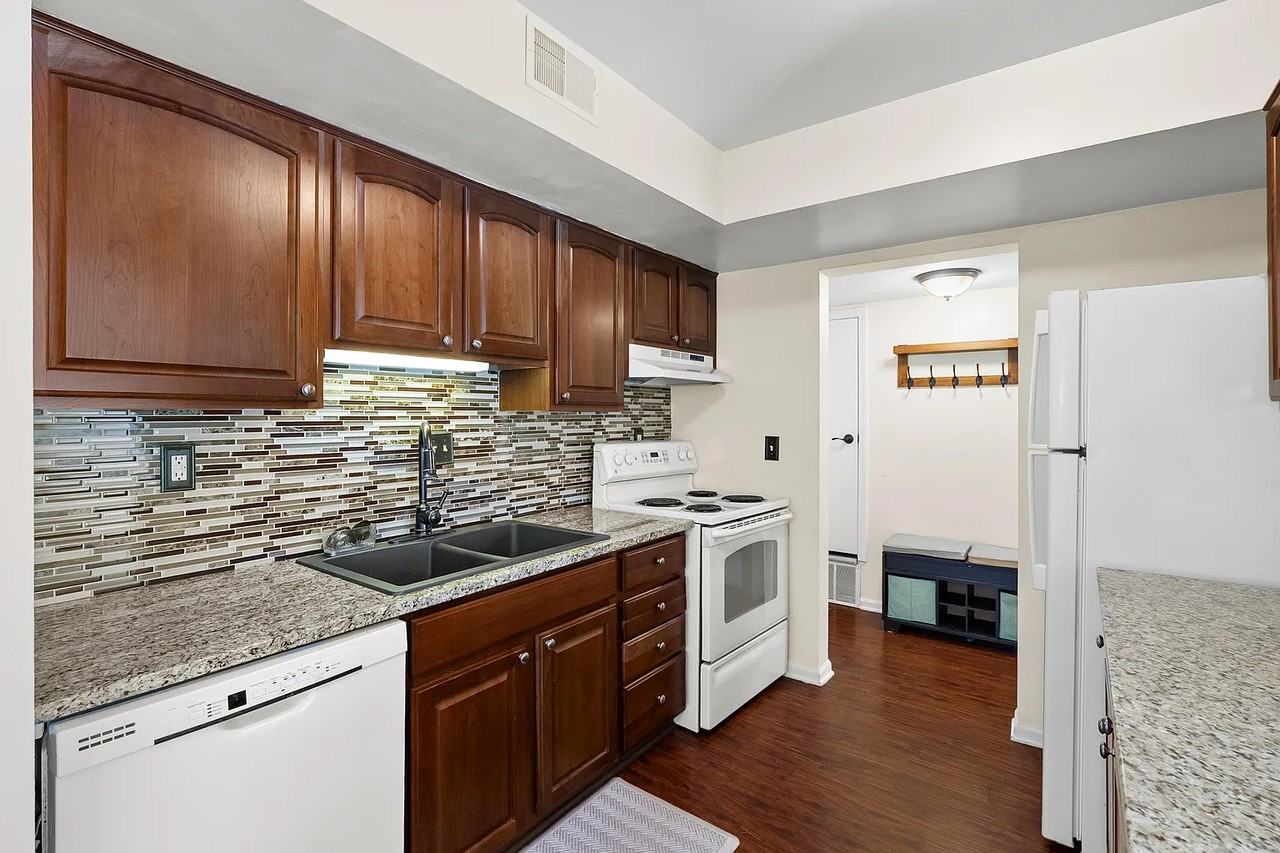 742 W Kilgore Rd - Photo 4 of 11