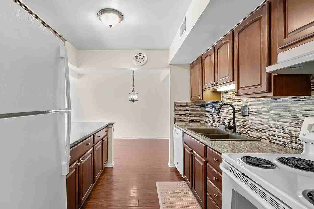 742 W Kilgore Rd - Photo 5 of 11