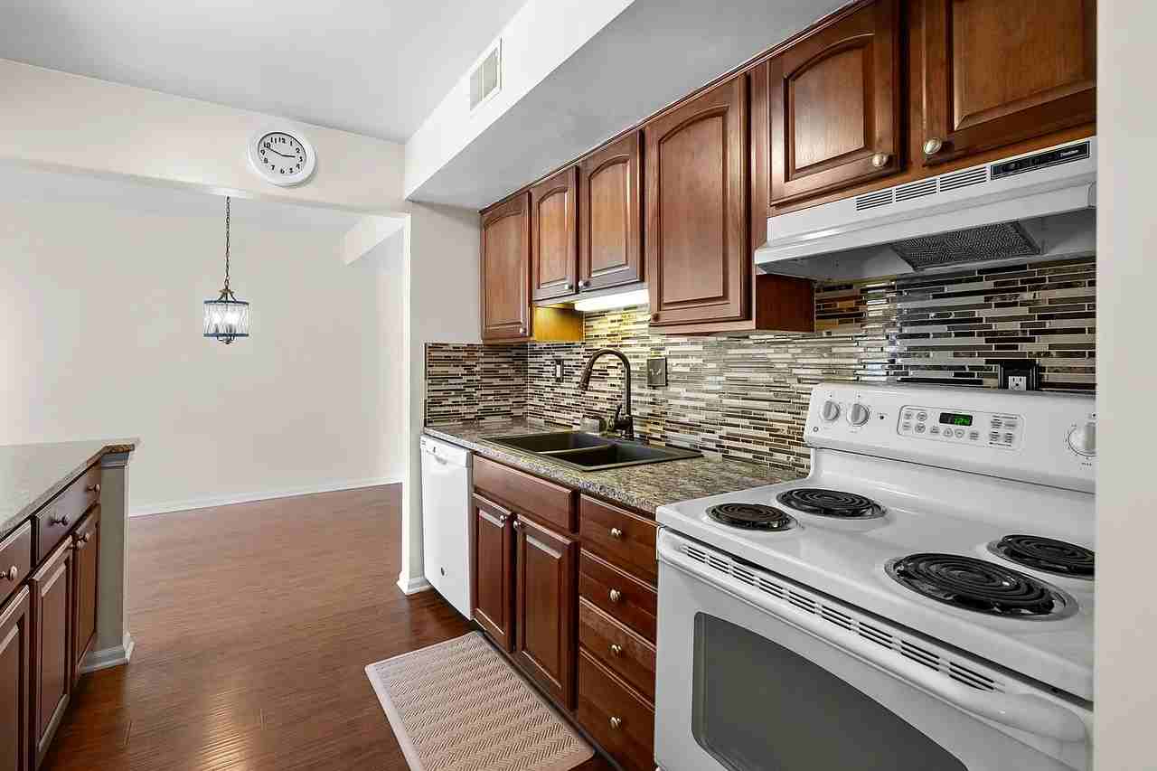 742 W Kilgore Rd - Photo 6 of 11