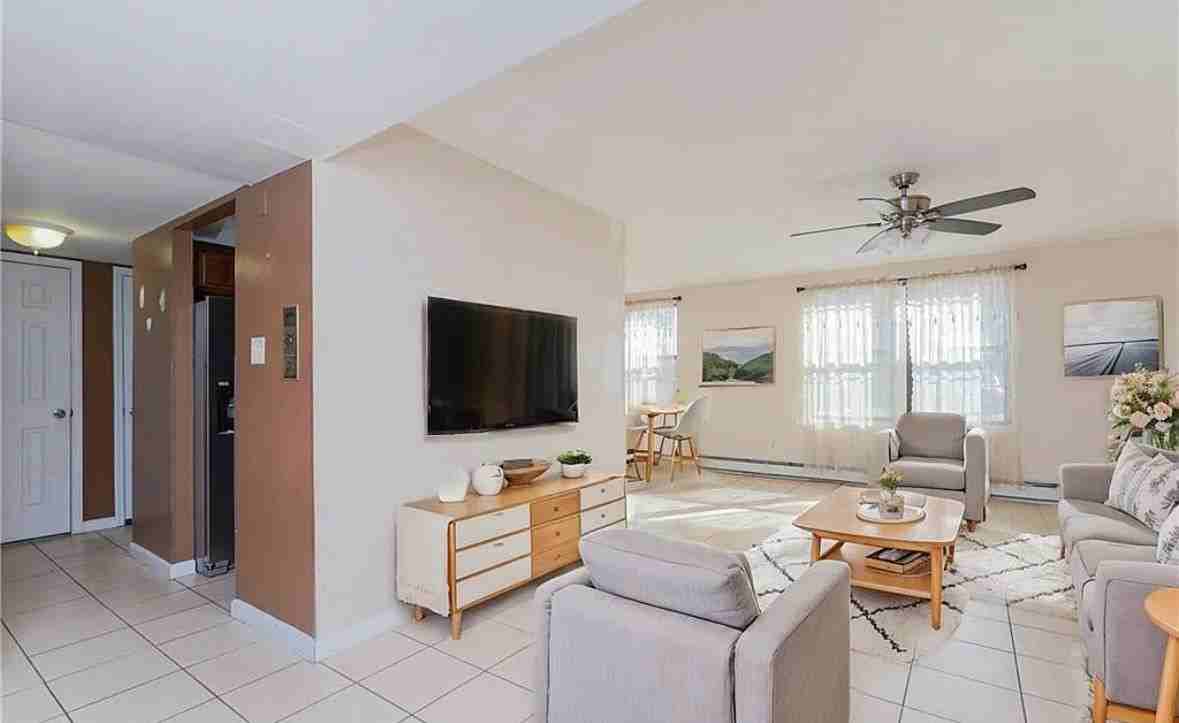 989 E 108th St #BB - Photo 4 of 11