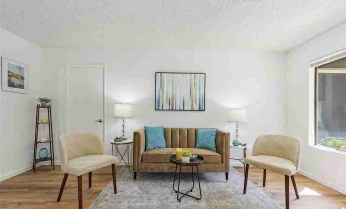 117 Streamwood - Photo 4 of 20