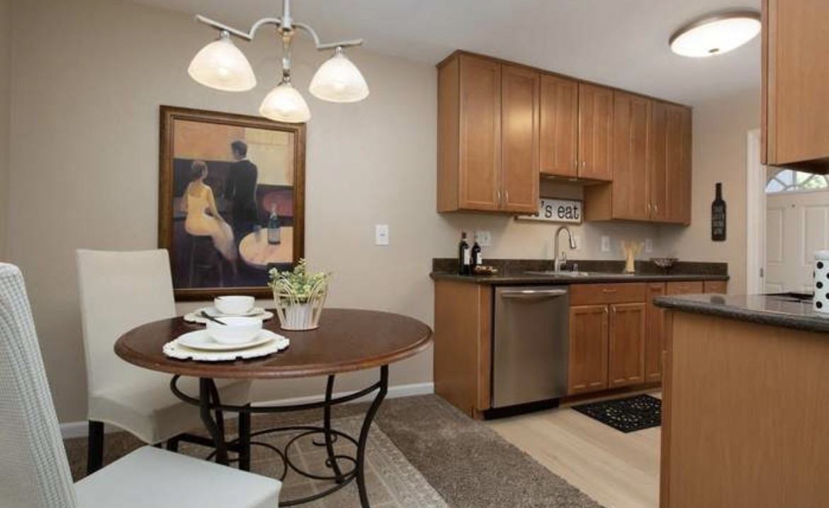 829 Division St #B - Photo 4 of 15