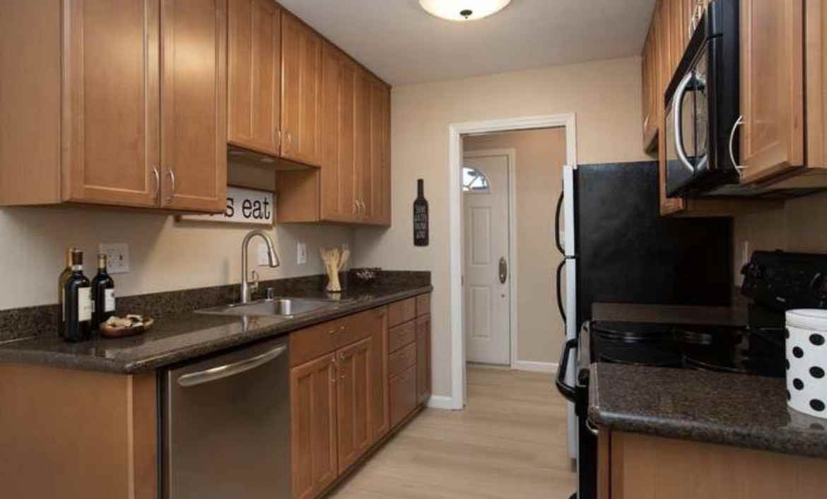 829 Division St #B - Photo 5 of 15